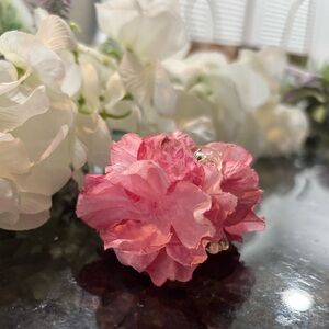 NWOT Pink Flower Hair Clip